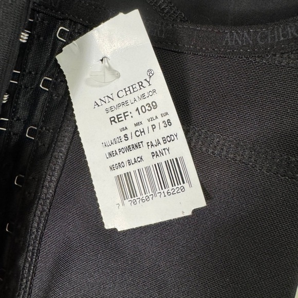 Garment - Picture 5 of 5